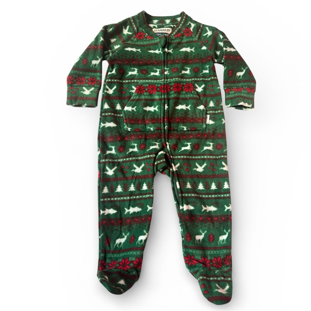 Magellan Outdoors Baby Fleece Sleeper 12–18M Green Christmas Reindeer Hoof Feet